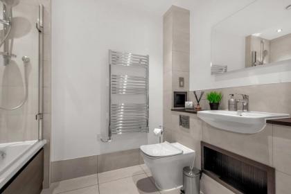 Queen Elizabeth Olympic Park Apartment - image 13