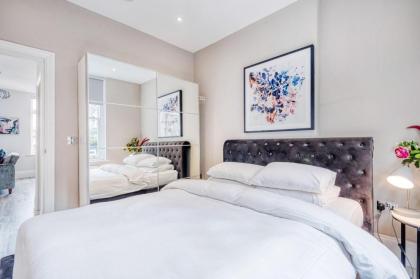 Elegant 1 bed apartment- Hampstead Village - image 18