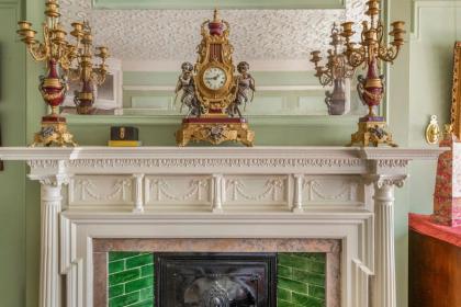 An elegant Late-Victorian style two BR apartment - image 9