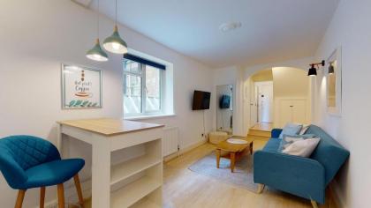 Superior 1 - Bed Apartment in Maida Vale - image 1