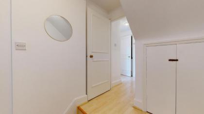 Superior 1 - Bed Apartment in Maida Vale - image 11