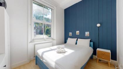 Superior 1 - Bed Apartment in Maida Vale - image 13