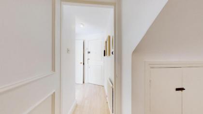 Superior 1 - Bed Apartment in Maida Vale - image 15