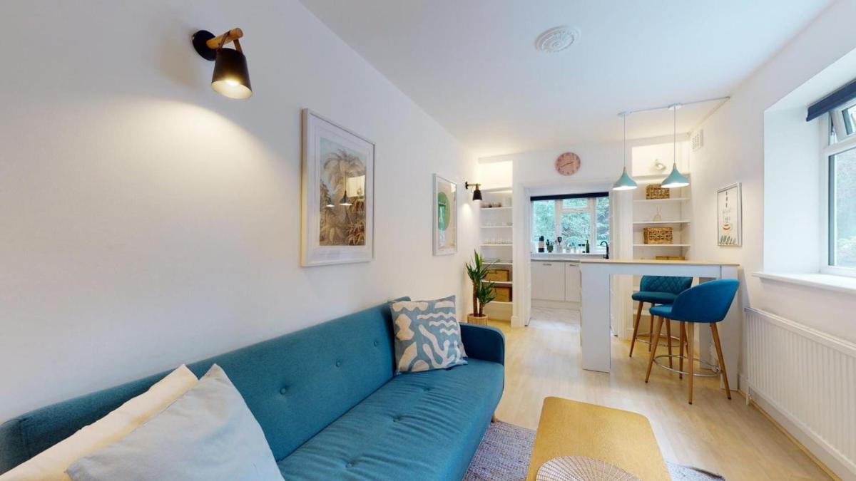 Superior 1 - Bed Apartment in Maida Vale - image 7