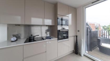 Boutique 3 Bed Apartment - image 15