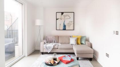 Boutique 3 Bed Apartment - image 18