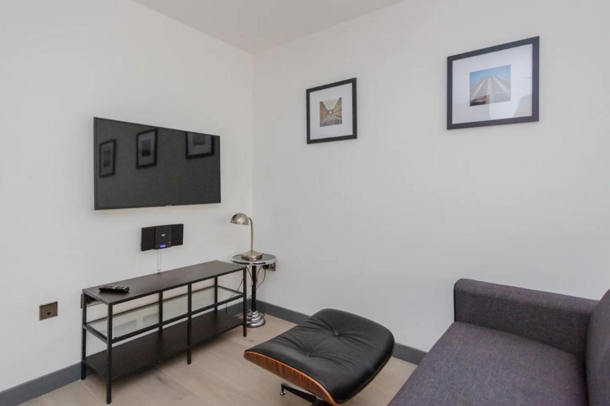 Stylish 1 Bedroom Apartment in Holborn in a Great Location - image 4