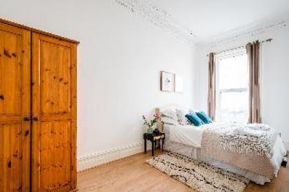 Charming 1 bed flat in Kensington - image 4