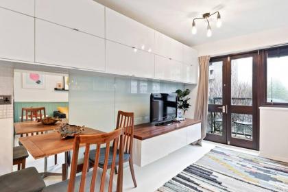 Modern 2 Bedroom Apartment in Hoxton - image 13