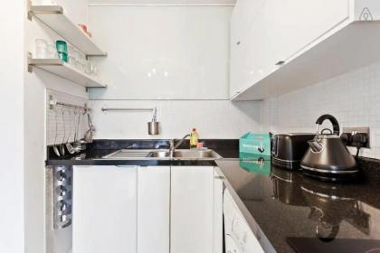 Modern 2 Bedroom Apartment in Hoxton - image 14