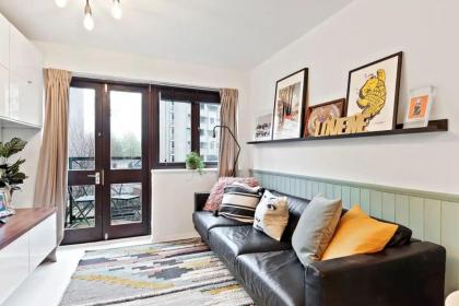 Modern 2 Bedroom Apartment in Hoxton - image 16