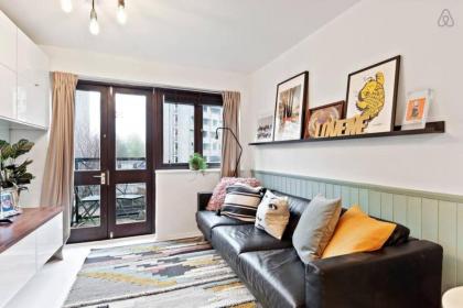 Modern 2 Bedroom Apartment in Hoxton - image 17