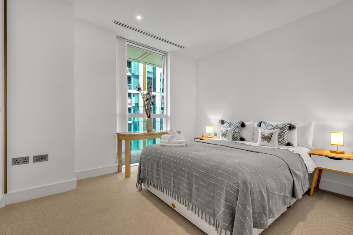 Modern 01 & 02 Bed Apartment in Canary Wharf - main image