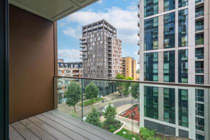 Modern 01 & 02 Bed Apartment in Canary Wharf - image 14