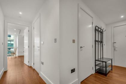 Modern 01 & 02 Bed Apartment in Canary Wharf - image 3