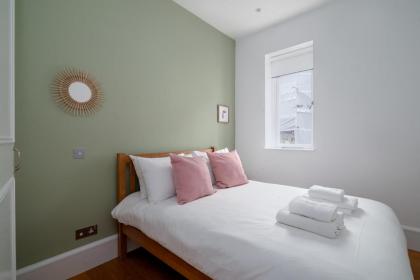 GuestReady - Chic flat in the heart of Kensington - image 18