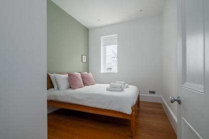 GuestReady - Chic flat in the heart of Kensington - image 19