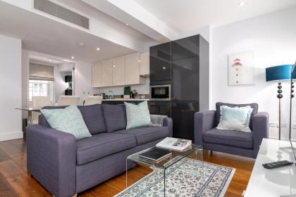 A Stunning Three Bedroom Home in Mayfair - image 6