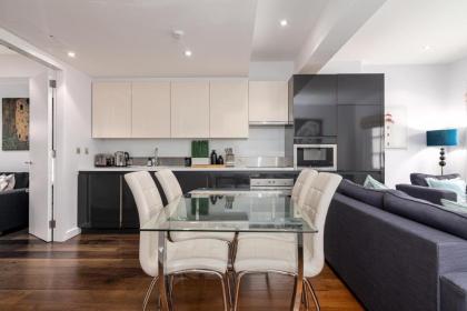 A Stunning Three Bedroom Home in Mayfair - image 8