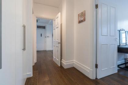 Marble Arch Apartments - image 11