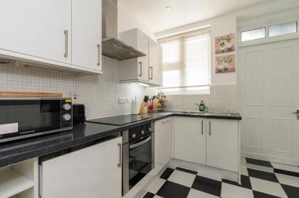 Marble Arch Apartments - image 12