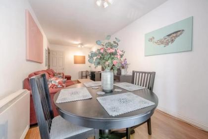 Bright 1 Bedroom Flat in Kensington Olympia - image 11