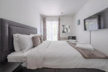 Bright 1 Bedroom Flat in Kensington Olympia - image 18