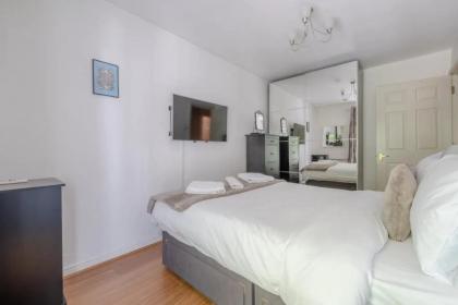 Bright 1 Bedroom Flat in Kensington Olympia - image 3