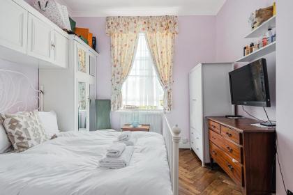 Charming one bedroom flat near Maida Vale by UnderTheDoormat - image 5