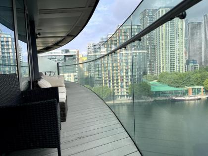 Luxury Canary Wharf Apartment (Panoramic Views) - image 9