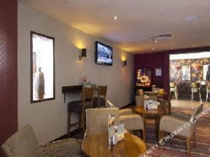 Premier Inn London Stratford - image 2