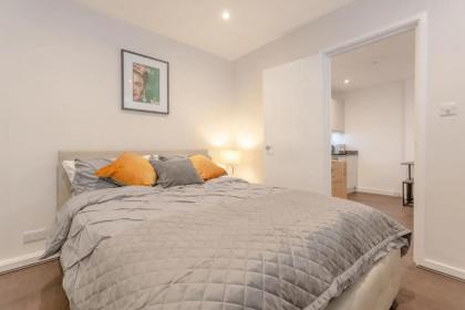 Modern Flat in the Heart of West London - image 15