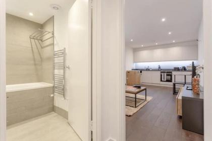 Modern Flat in the Heart of West London - image 20