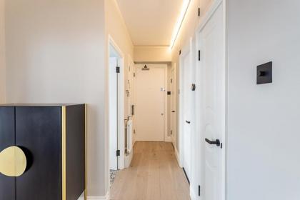 Modern Edgware Apartment - image 13