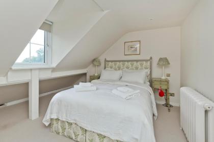 Delightful apartment in Brackenbury village near Hammersmith by UnderTheDoormat - image 2