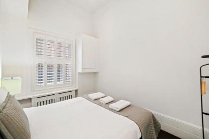 1 & 2 Bed Cosy Apartments next to Earls Court FREE WIFI - image 15