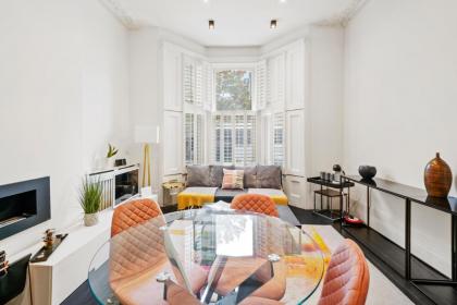 1 & 2 Bed Cosy Apartments next to Earls Court FREE WIFI - image 2