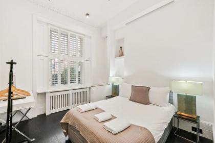 1 & 2 Bed Cosy Apartments next to Earls Court FREE WIFI - image 3