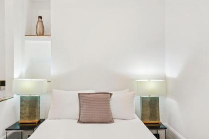 1 & 2 Bed Cosy Apartments next to Earls Court FREE WIFI - image 9