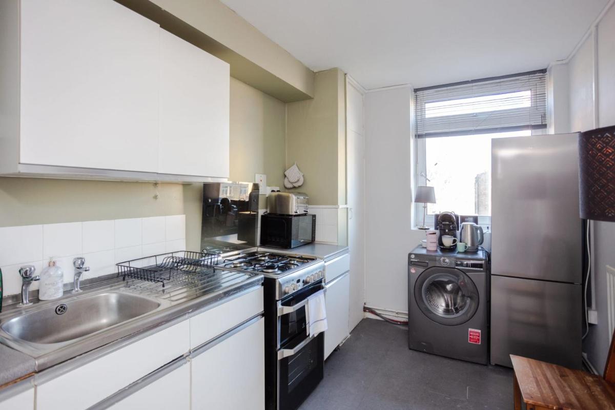 Spacious 3 Bedroom Flat in the Heart of Shoreditch - image 6