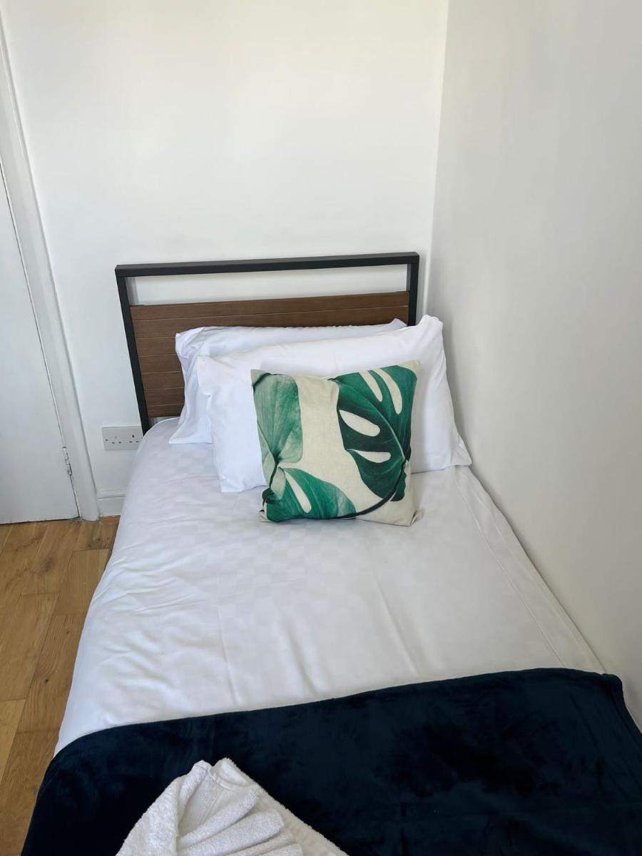 Single studio shared bathroom/toilet Near Paddington - main image