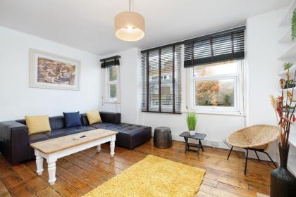 London Spacious 3 Bedroom House Fulham By MDPS - image 2