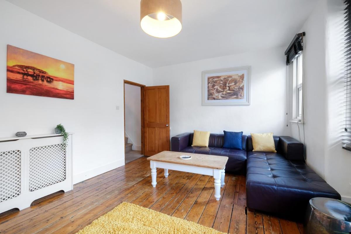 London Spacious 3 Bedroom House Fulham By MDPS - image 3