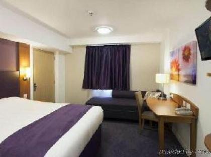 Premier Inn Dartford - image 1