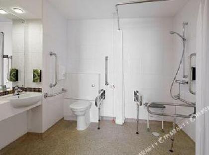 Premier Inn London Victoria - image 10