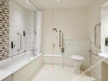 Premier Inn London Tottenham Hale - image 2