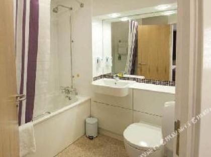 Premier Inn London Ealing - image 4