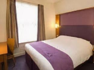 Premier Inn London Ealing - image 6