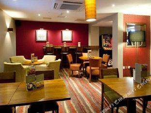 Premier Inn London Ealing - image 7