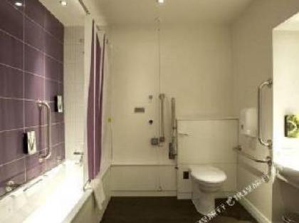 Premier Inn London Ealing - image 8